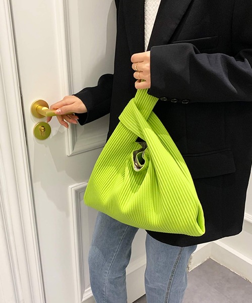 shopnikoniko（ショップニコニコ）の「合成皮革 マルシェバッグ プリーツ トートバッグ ハンドバッグ（ハンドバッグ・レディース・ホワイト/ブラック/ベージュ/ブルー/グリーン・フリー）」の4枚目の写真