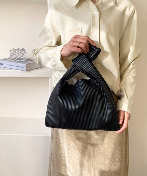 shopnikoniko（ショップニコニコ）の「合成皮革 マルシェバッグ プリーツ トートバッグ ハンドバッグ（ハンドバッグ・レディース・ホワイト/ブラック/ベージュ/ブルー/グリーン・フリー）」の2枚目の写真