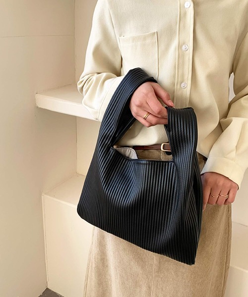 shopnikoniko（ショップニコニコ）の「合成皮革 マルシェバッグ プリーツ トートバッグ ハンドバッグ（ハンドバッグ・レディース・ホワイト/ブラック/ベージュ/ブルー/グリーン・フリー）」の15枚目の写真