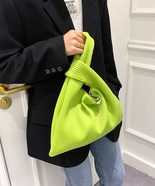 shopnikoniko（ショップニコニコ）の「合成皮革 マルシェバッグ プリーツ トートバッグ ハンドバッグ（ハンドバッグ・レディース・ホワイト/ブラック/ベージュ/ブルー/グリーン・フリー）」の19枚目の写真