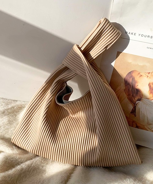 shopnikoniko（ショップニコニコ）の「合成皮革 マルシェバッグ プリーツ トートバッグ ハンドバッグ（ハンドバッグ・レディース・ホワイト/ブラック/ベージュ/ブルー/グリーン・フリー）」の6枚目の写真