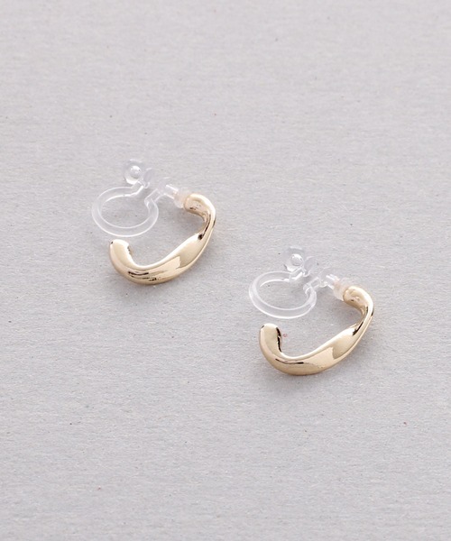 Manon's Selection(マノンズセレクション)の「ツイストデザインイヤリング15mm(イヤリング・レディース・シルバー/ゴールド・ONE SIZE)」の7枚目の写真