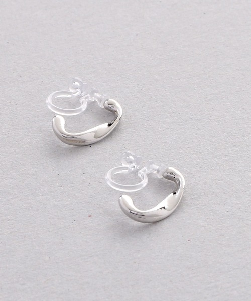 Manon's Selection(マノンズセレクション)の「ツイストデザインイヤリング15mm(イヤリング・レディース・シルバー/ゴールド・ONE SIZE)」の9枚目の写真