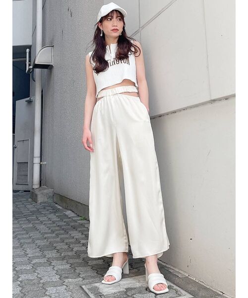 GYDA(ジェイダ)の「スクエアクッションサンダル(サンダル・レディース・オフホワイト/ブラック・MEDIUM/LARGE/SMALL)」の3枚目の写真