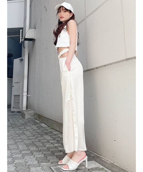 GYDA(ジェイダ)の「スクエアクッションサンダル(サンダル・レディース・オフホワイト/ブラック・MEDIUM/LARGE/SMALL)」の4枚目の写真