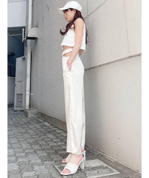 GYDA(ジェイダ)の「スクエアクッションサンダル(サンダル・レディース・オフホワイト/ブラック・MEDIUM/LARGE/SMALL)」の5枚目の写真