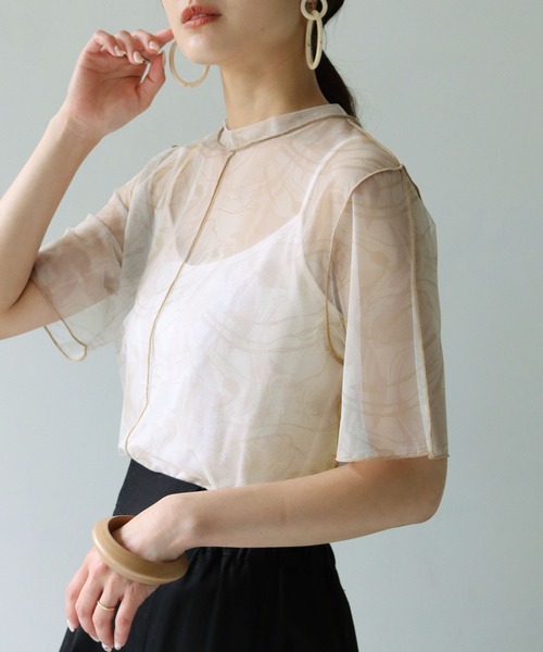 HER CLOSET（ハークローゼット）の「【shemoshelly】WEB限定オリジナル柄ハイネックシアートップス半袖（Tシャツ/カットソー・レディース・ブラウン/グリーン/アイボリー・M）」の5枚目の写真