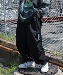 perushu刺繍スノーパンツ