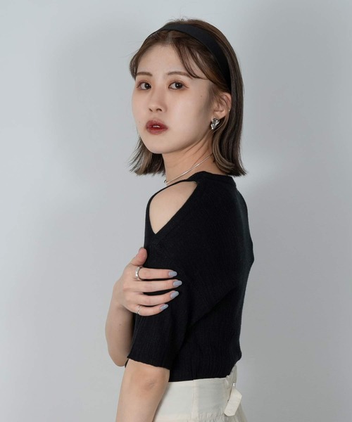 Amiur(エミレ)の「random rib open shoulder tops(Tシャツ/カットソー・レディース・ブラック/アイボリー/イエロー系・FREE)」の13枚目の写真
