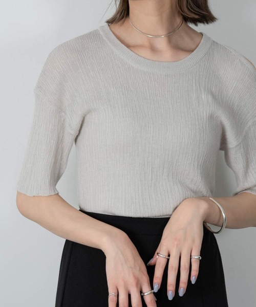 Amiur(エミレ)の「random rib open shoulder tops(Tシャツ/カットソー・レディース・ブラック/アイボリー/イエロー系・FREE)」の4枚目の写真