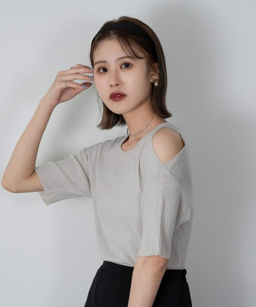 Amiur(エミレ)の「random rib open shoulder tops(Tシャツ/カットソー・レディース・ブラック/アイボリー/イエロー系・FREE)」の11枚目の写真