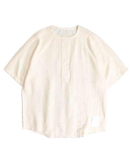 C.E.L.STORE（セルストア）の「MADE IN STANDARD/メイドインスタンダード 4B HENLEY SHIRTSヘンリーネックビッグシルエット（Tシャツ/カットソー・メンズ・ホワイト/ナチュラル・L/MEDIUM）」の2枚目の写真