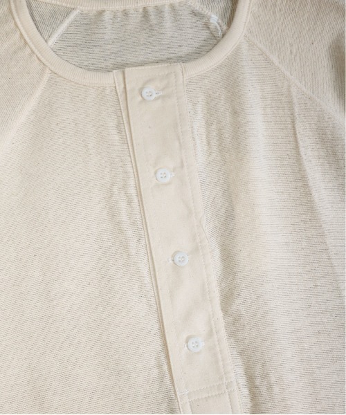 C.E.L.STORE（セルストア）の「MADE IN STANDARD/メイドインスタンダード 4B HENLEY SHIRTSヘンリーネックビッグシルエット（Tシャツ/カットソー・メンズ・ホワイト/ナチュラル・L/MEDIUM）」の8枚目の写真