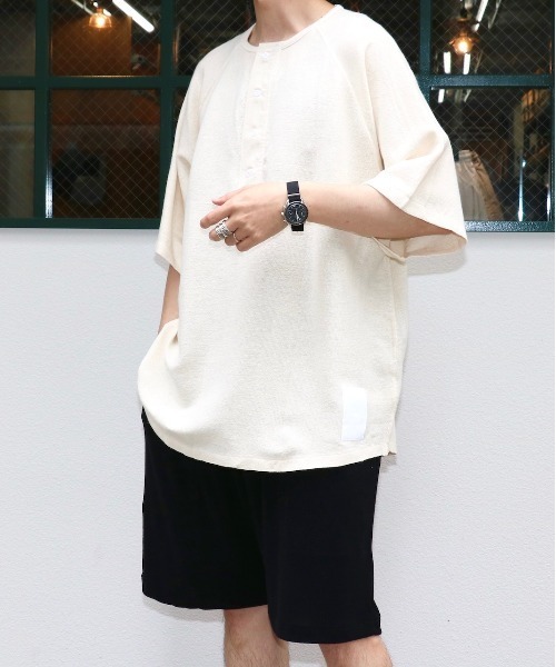 C.E.L.STORE（セルストア）の「MADE IN STANDARD/メイドインスタンダード 4B HENLEY SHIRTSヘンリーネックビッグシルエット（Tシャツ/カットソー・メンズ・ホワイト/ナチュラル・L/MEDIUM）」の13枚目の写真
