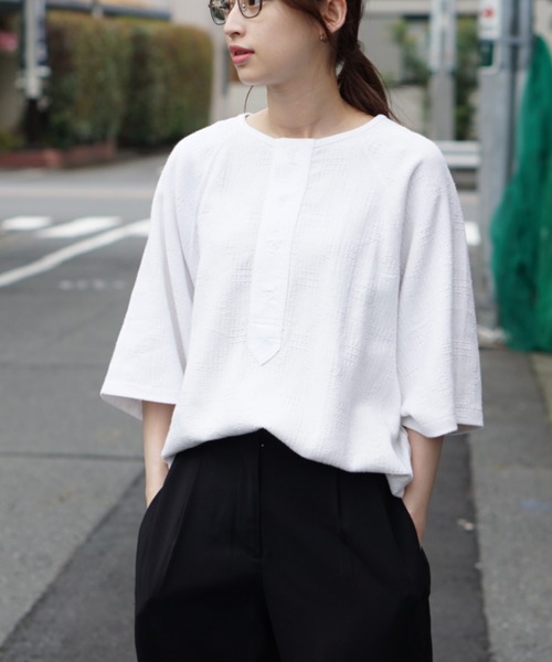 C.E.L.STORE（セルストア）の「MADE IN STANDARD/メイドインスタンダード 4B HENLEY SHIRTSヘンリーネックビッグシルエット（Tシャツ/カットソー・メンズ・ホワイト/ナチュラル・L/MEDIUM）」の19枚目の写真