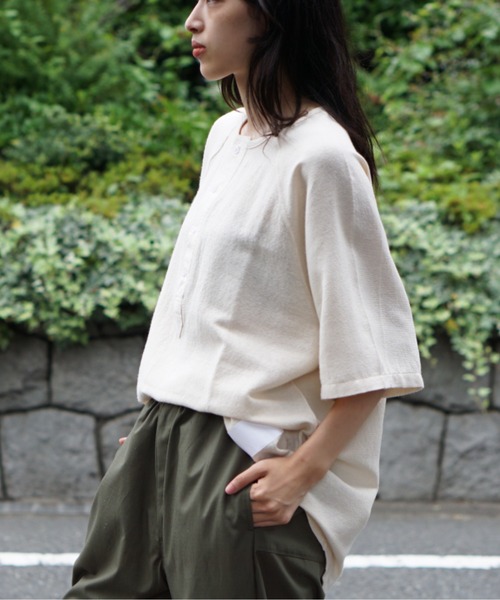 C.E.L.STORE（セルストア）の「MADE IN STANDARD/メイドインスタンダード 4B HENLEY SHIRTSヘンリーネックビッグシルエット（Tシャツ/カットソー・メンズ・ホワイト/ナチュラル・L/MEDIUM）」の15枚目の写真