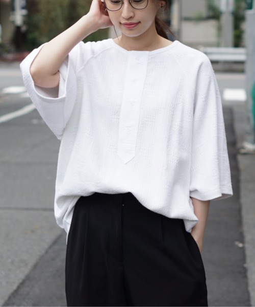 C.E.L.STORE（セルストア）の「MADE IN STANDARD/メイドインスタンダード 4B HENLEY SHIRTSヘンリーネックビッグシルエット（Tシャツ/カットソー・メンズ・ホワイト/ナチュラル・L/MEDIUM）」の20枚目の写真