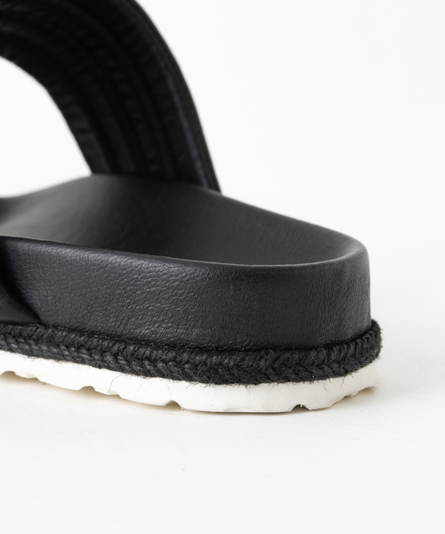 Au BANNISTER（オゥバニスター）の「【販売店舗限定】クッションベルトフットサンダル（サンダル・レディース・ブラック/ホワイト/キャメル・S/M/L）」の12枚目の写真