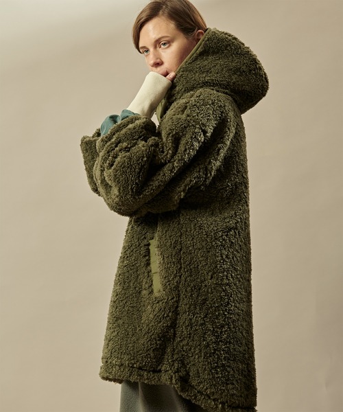 kha:ki(カーキ)の「「KHA:KI / カーキ」ZIP UP BOA HOODIE(ダウンジャケット/コート・レディース・カーキ/アイボリー・1/2)」の4枚目の写真