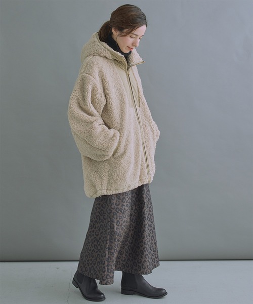 kha:ki(カーキ)の「「KHA:KI / カーキ」ZIP UP BOA HOODIE(ダウンジャケット/コート・レディース・カーキ/アイボリー・1/2)」の8枚目の写真