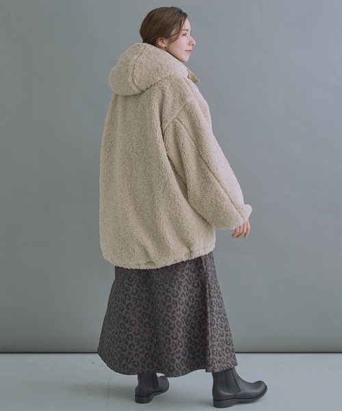 kha:ki(カーキ)の「「KHA:KI / カーキ」ZIP UP BOA HOODIE(ダウンジャケット/コート・レディース・カーキ/アイボリー・1/2)」の14枚目の写真