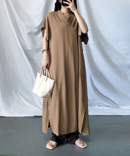 me+em select（ミームセレクト）の「【 ビッグシルエット／ポケット付 】スキッパーシャツスリットドルマンロングワンピース（ワンピース・レディース・ブラウン/グリーン/ブラック/ベージュ/チャコール/アイボリー・FREE）」の5枚目の写真