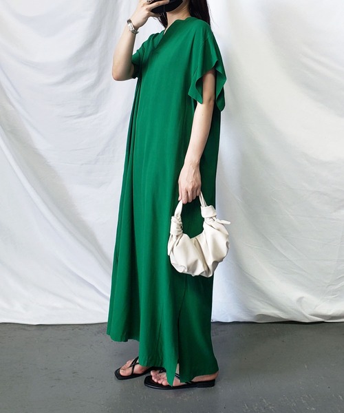 me+em select（ミームセレクト）の「【 ビッグシルエット／ポケット付 】スキッパーシャツスリットドルマンロングワンピース（ワンピース・レディース・ブラウン/グリーン/ブラック/ベージュ/チャコール/アイボリー・FREE）」の20枚目の写真