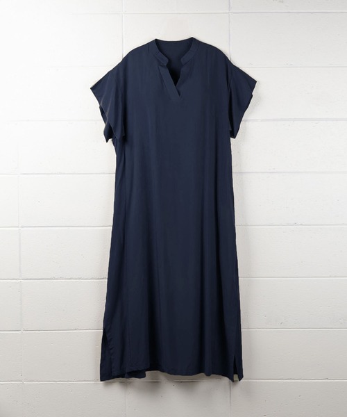 me+em select（ミームセレクト）の「【 ビッグシルエット／ポケット付 】スキッパーシャツスリットドルマンロングワンピース（ワンピース・レディース・ブラウン/グリーン/ブラック/ベージュ/チャコール/アイボリー・FREE）」の18枚目の写真