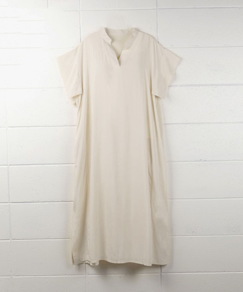 me+em select（ミームセレクト）の「【 ビッグシルエット／ポケット付 】スキッパーシャツスリットドルマンロングワンピース（ワンピース・レディース・ブラウン/グリーン/ブラック/ベージュ/チャコール/アイボリー・FREE）」の17枚目の写真