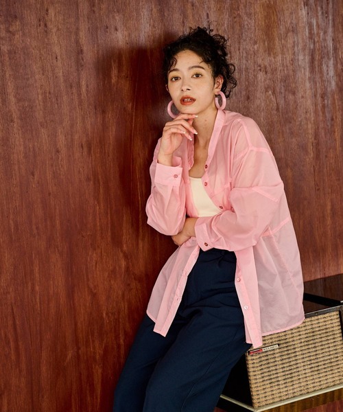 bohmal(ボマール)の「バンドカラー切替デザインシアーシャツ(シャツ/ブラウス・レディース・ホワイト/ブラック/ピンク/ブルー・FREE)」の4枚目の写真