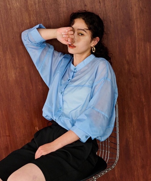 bohmal(ボマール)の「バンドカラー切替デザインシアーシャツ(シャツ/ブラウス・レディース・ホワイト/ブラック/ピンク/ブルー・FREE)」の3枚目の写真