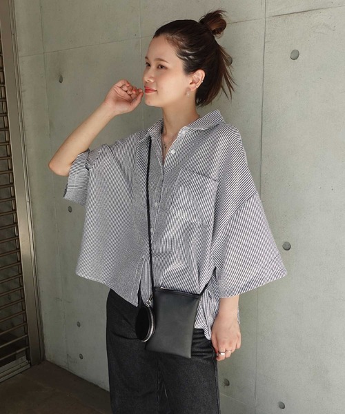 CORNERS(コーナーズ)の「ビッグハーフスリーブシャツ(シャツ/ブラウス・レディース・ホワイト/グリーン/ブラック系その他/ピンク系その他/ネイビー/ピンク/ブラック/ネイビー×ホワイト/ブラック系その他2/ダークブラック/ブルー/オフホワイト・M)」の4枚目の写真