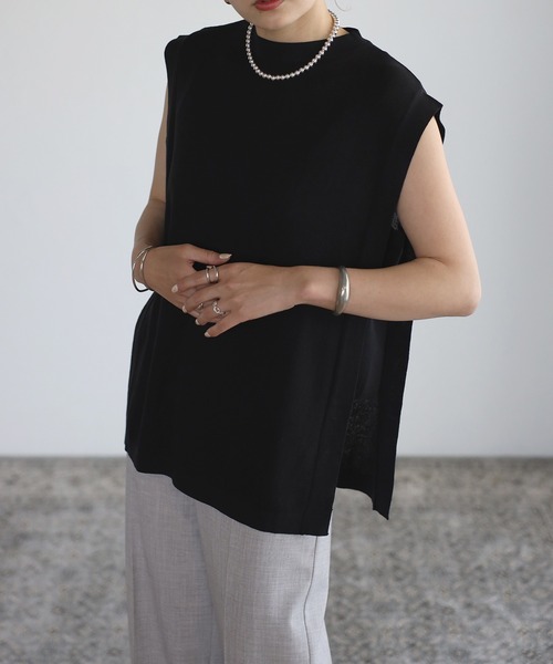 Bonjour Sagan(ボンジュールサガン)の「ショルダータックニットトップス(ベスト・レディース・ブラック/オフホワイト/ライトグレー・FREE)」の2枚目の写真