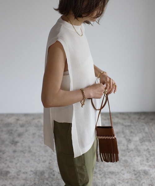 Bonjour Sagan(ボンジュールサガン)の「ショルダータックニットトップス(ベスト・レディース・ブラック/オフホワイト/ライトグレー・FREE)」の15枚目の写真