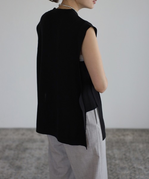 Bonjour Sagan(ボンジュールサガン)の「ショルダータックニットトップス(ベスト・レディース・ブラック/オフホワイト/ライトグレー・FREE)」の10枚目の写真