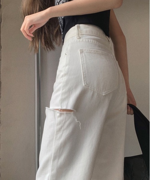 by muni:r(バイ ムニール)の「ダメージスリットワイドパンツ(デニムパンツ・レディース・ホワイト・SMALL/MEDIUM)」の4枚目の写真