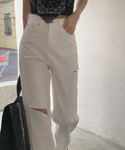 by muni:r(バイ ムニール)の「ダメージスリットワイドパンツ(デニムパンツ・レディース・ホワイト・SMALL/MEDIUM)」の3枚目の写真