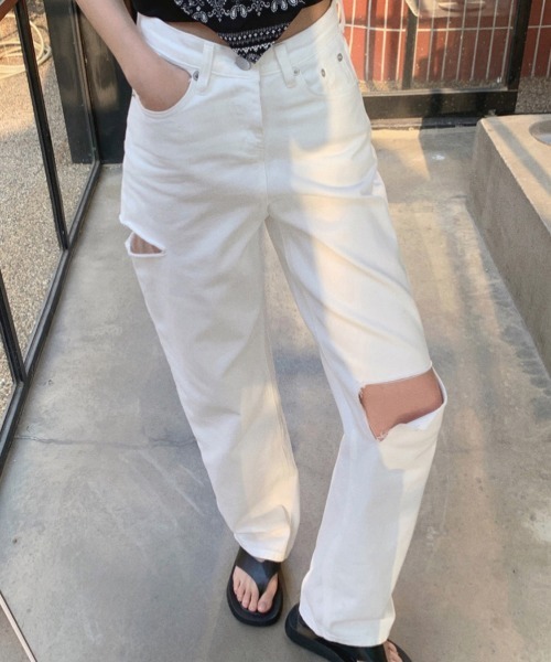 by muni:r(バイ ムニール)の「ダメージスリットワイドパンツ(デニムパンツ・レディース・ホワイト・SMALL/MEDIUM)」の12枚目の写真