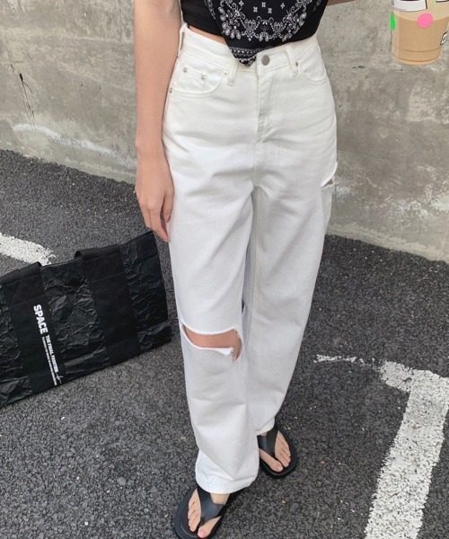 by muni:r(バイ ムニール)の「ダメージスリットワイドパンツ(デニムパンツ・レディース・ホワイト・SMALL/MEDIUM)」の7枚目の写真