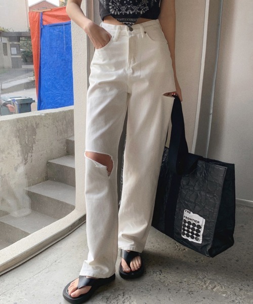 by muni:r(バイ ムニール)の「ダメージスリットワイドパンツ(デニムパンツ・レディース・ホワイト・SMALL/MEDIUM)」の17枚目の写真