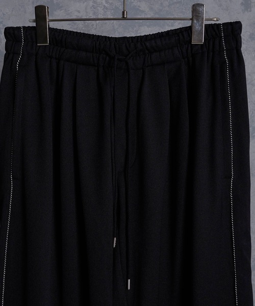 KUUUPY（クーピー）の「2Tuck Easy Wide Track Pants - 2タックイージーワイドトラックパンツ（その他パンツ・メンズ・ブラック/ネイビー/バーガンディー・SMALL/MEDIUM/LARGE）」の5枚目の写真