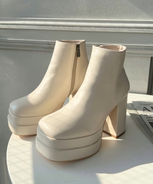 moment+（モーメントプラス）の「ダブルストームスクエアトゥショートブーツ（ブーツ・レディース・ブラック/アイボリー・L/M/LL/S）」の2枚目の写真