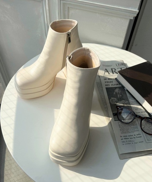 moment+（モーメントプラス）の「ダブルストームスクエアトゥショートブーツ（ブーツ・レディース・ブラック/アイボリー・L/M/LL/S）」の12枚目の写真