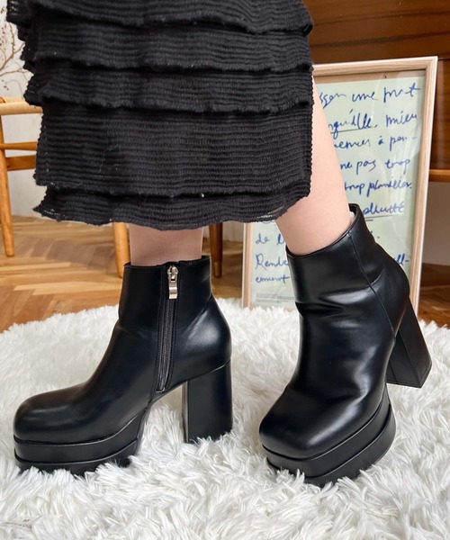 moment+（モーメントプラス）の「ダブルストームスクエアトゥショートブーツ（ブーツ・レディース・ブラック/アイボリー・L/M/LL/S）」の4枚目の写真