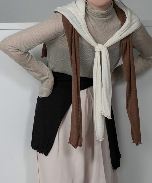 lawgy（ラウジー）の「sheer mellow 2way tops（Tシャツ/カットソー・レディース・ブラック/ブラウン/アイボリー/グレイッシュベージュ・FREE）」の4枚目の写真