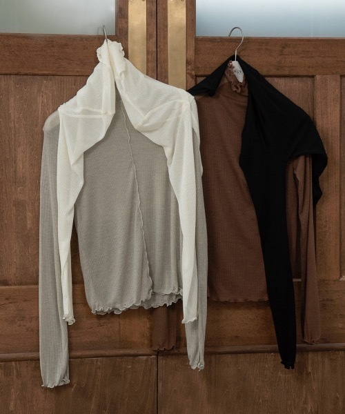 lawgy（ラウジー）の「sheer mellow 2way tops（Tシャツ/カットソー・レディース・ブラック/ブラウン/アイボリー/グレイッシュベージュ・FREE）」の3枚目の写真