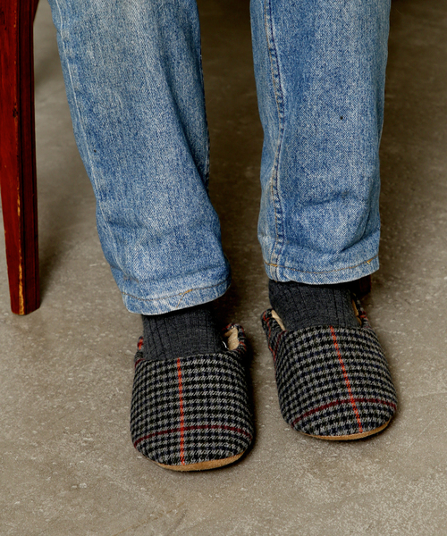 journal standard Furniture （ジャーナルスタンダードファニチャー）の「【Ne WORKS/エヌ・イーワークス】GEORGIA ROOM SHOES M ジョージア スリッパ（ルームシューズ/スリッパ・レディース・チャコールグレー/ベージュ・FREE）」の2枚目の写真