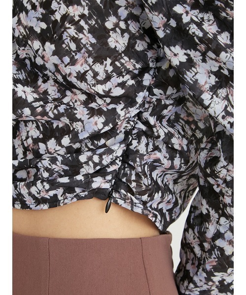 【美品】LILY BROWN フローラルプリントドロストブラウス LILY BROWN（リリーブラウン）の「フローラルプリントドロスト