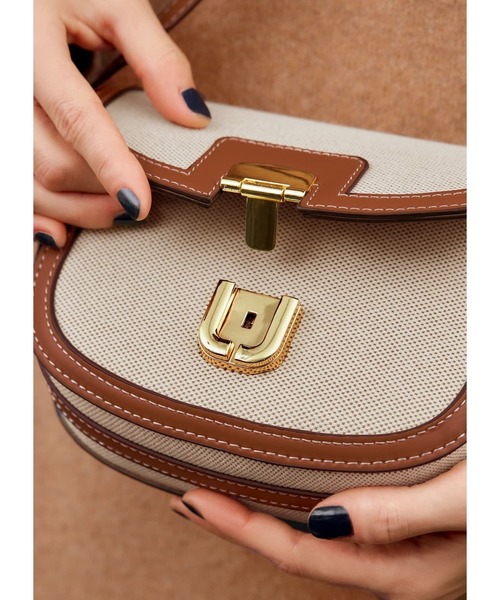 STYLE DELI（スタイルデリ）の「ステッチスモールショルダーバッグ（ショルダーバッグ・レディース・ベージュ/ブラック・FREE）」の5枚目の写真