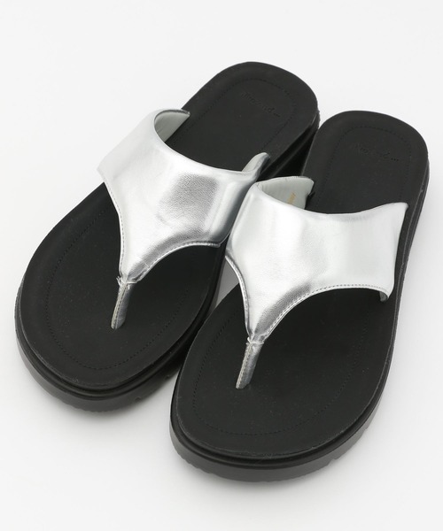 niko and...(ニコアンド)の「オリジナルモコトングサンダル(サンダル・レディース・ブラック/グレー/イエロー/アイボリー・SMALL/LARGE/MEDIUM)」の7枚目の写真